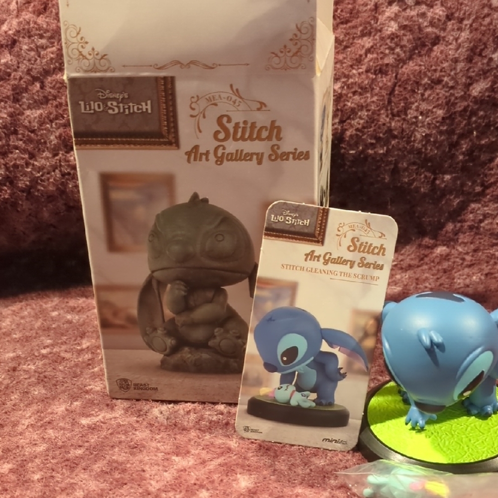 Disney Stitch Art Gallery Series Figurine - Blue and Green